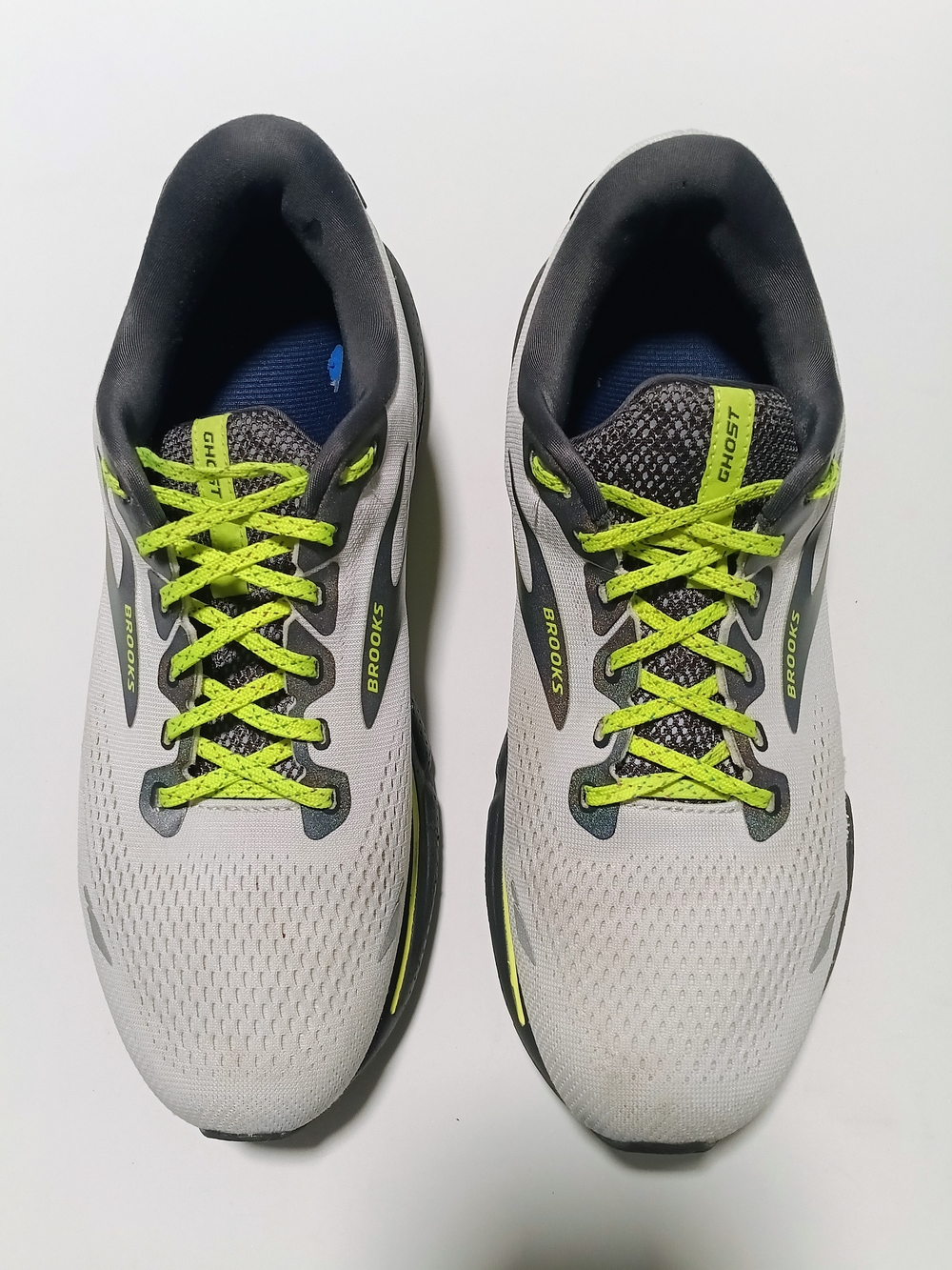Brooks Ghost Men’s Running Shoes — Gray with Neon Yellow Accents Size US 11